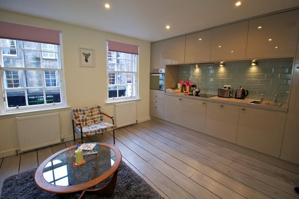 Old Town Castle View Apartment Edinburgh Exterior foto